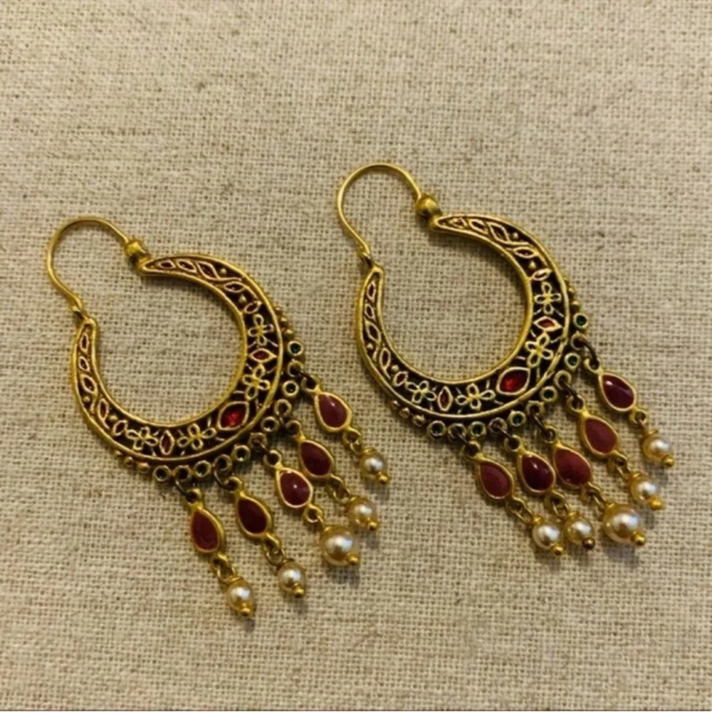 The Museum Company | Earrings | Enamel & Pearl